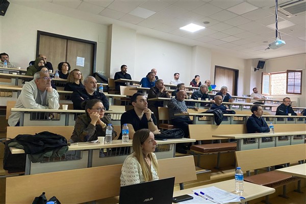 Rize’de Aile Hekimlerine “Deri Hastalıkları” Eğitimi Düzenlendi