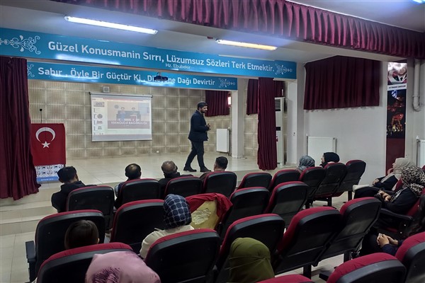 Selahaddin Eyyubi Anadolu Lisesi velilerine “Teknoloji Bağımlılığı” eğitimi