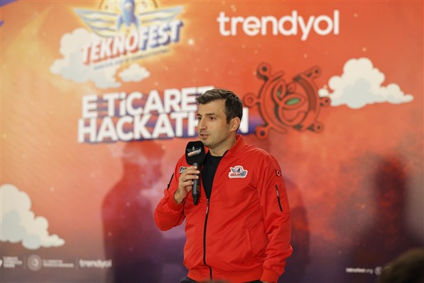Selçuk Bayraktar, Trendyol E-Ticaret Hackathonu Ödül Töreni’ne katıldı