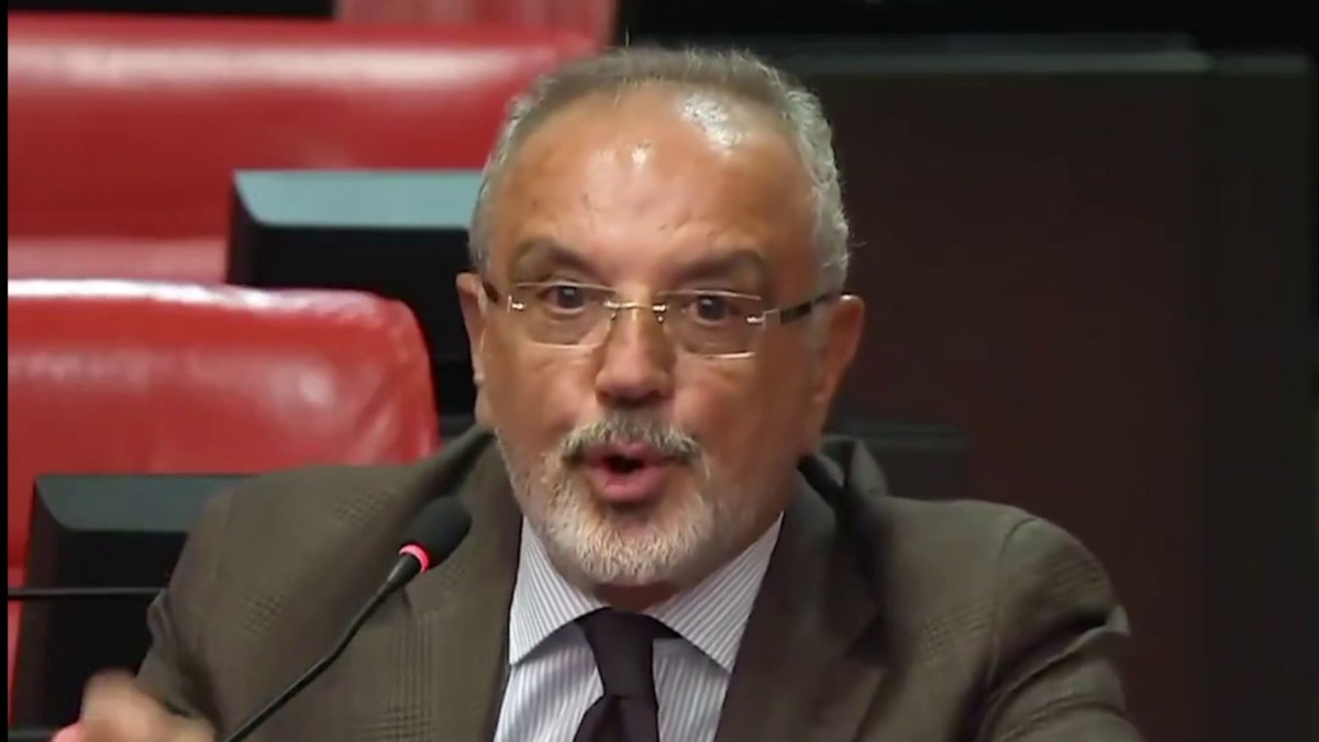 Sırrı Sakık’tan tartışmalı sözleriyle ilgili ilk açıklama: ‘Mustafa Kemal’e saygım sonsuz’