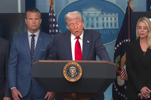 Trump, ABD'deki protestolar nedeniyle Soros'u araştıracağın söyledi