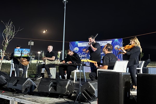 Van Büyükşehir Belediyesi Konservatuvarı tarafından ücretsiz yaz konserleri düzenlendi
