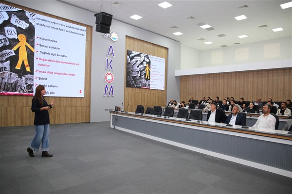 Van Büyükşehir Belediyesi personellerine psikolojik ilk yardım eğitimi verildi